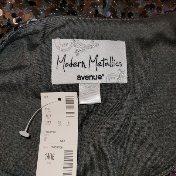 Dress - Picture 7 of 8